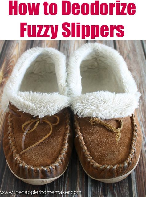 Are your cozy winter slippers starting to stink? This easy and fast tutorial shows you how to Deodorize fuzzy slippers, no crazy steps or ingredient required! Deodorize House, Cleaning Uggs, Cleaning Fairy, Cleaning Naturally, Deodorize Shoes, Housekeeping Tips, Homemade Products, Shoes Hack, Winter Slippers