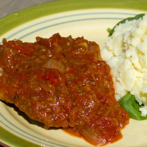 Swiss Steak Recipes Skillet, Steak Meals, Sunday Meals, Swiss Steak Recipes, Electric Skillet Recipes, Cube Steak Recipes, Swiss Steak, Fancy Dishes, Round Steak