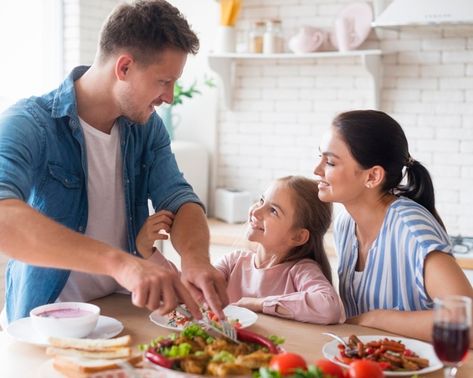 Family Eating Together, Breakfast Shot, Eating Together, Man Cooking, Family Breakfast, 100 Euro, Eat Together, Family Eating, Wife And Kids