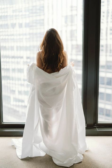 A bride wraps herself in the hotel sheets from the luxurious Langham hotel in Chicago for a boudoir photoshoot. Photoshoot Mood Board, Boudiour Poses, Langham Hotel, Seductive Pose, Fairy Tale Wedding Dress, Luxurious Hotel, White Sheets, Instagram Photo Inspiration, Shoot Inspiration