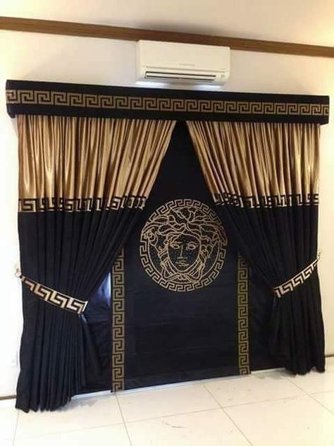 Versace Home Decor Living Rooms, Versace Bedroom Decor, Versace Inspired Bedroom, Versace Room Decor, Versace Living Room Decor, Parda Design Ideas, Versace Home Interior Design, Versace Living Room, Versace Curtains