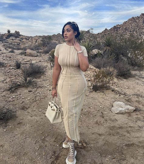 London Aesthetic Outfits, Woods Outfit, Jordan Woods, Wood Fashion, Jordyn Woods, Effortlessly Chic Outfits, Black Femininity, Short Sleeve Maxi Dresses, Edgy Outfits