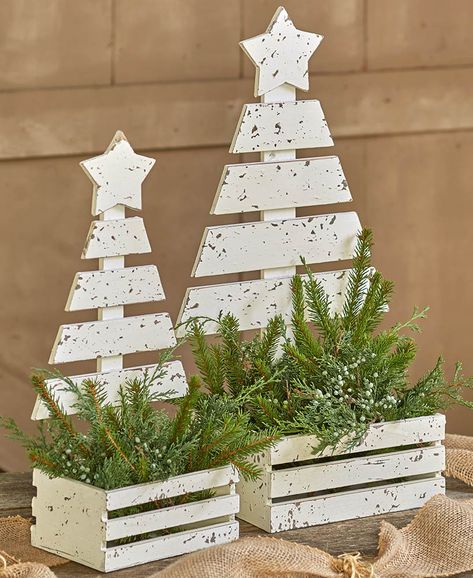 Tree Planters, Pallet Christmas Tree, Wooden Christmas Decorations, Pallet Christmas, Wood Christmas Tree, Christmas Wood Crafts, Wooden Christmas Trees, Diy Centerpieces, Wooden Christmas