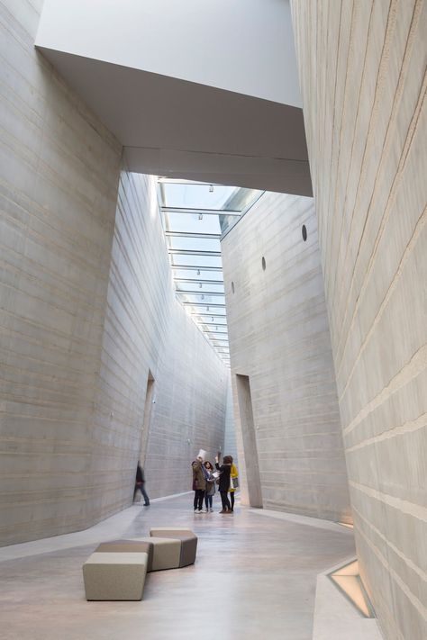 10 Modern Museums Youll Definitely Want to Visit | Netfloor USA Art Museum Interior, Art Museum Architecture, Art Galleries Architecture, Modern Art Museum, Museum Interior, Museum Exhibition Design, Art Galleries Design, Museum Architecture, Gallery Design