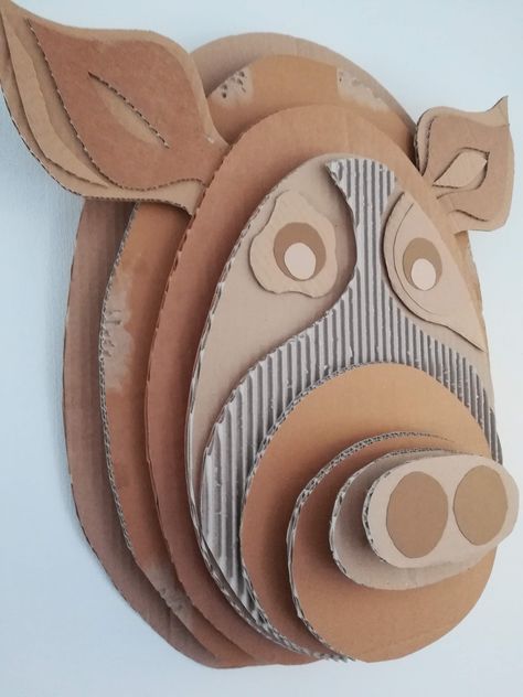 Easy Cardboard Sculpture, Cardboard Sculpture Ideas, 3d Cardboard Art, Cardboard Relief Sculpture, Cardboard Art Projects, Cardboard Relief, Cardboard Art Sculpture, Cardboard Animals, Recycle Sculpture