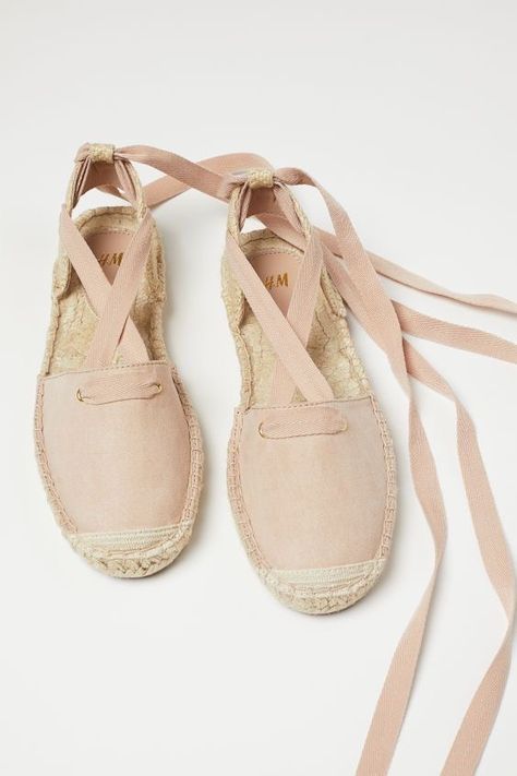 Pink Espadrilles, Lace Espadrilles, Fashionable Snow Boots, Denim Shoes, Black Laces, Fashion Company, Black Heels, Sandal Espadrille, Summer Shoes