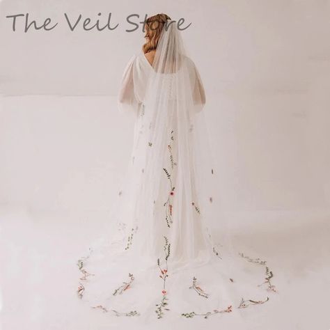 Gloves Wedding Dress, Veil With Flowers, Floral Wedding Veil, Wedding Veil Styles, Floral Wedding Veils, Unique Veil, Boho Veils, Veil Floral, Cathedral Bridal Veils