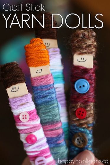 Craft Stick Yarn Dolls - Great fine motor craft for kids with just craft sticks, yarn and buttons Kids Crafts Toddlers, Thanksgiving Activities Preschool, Yarn Crafts For Kids, Thanksgiving Crafts Preschool, Happy Hooligans, Halloween Crafts For Toddlers, Stick Crafts, Yarn Dolls, Worry Dolls