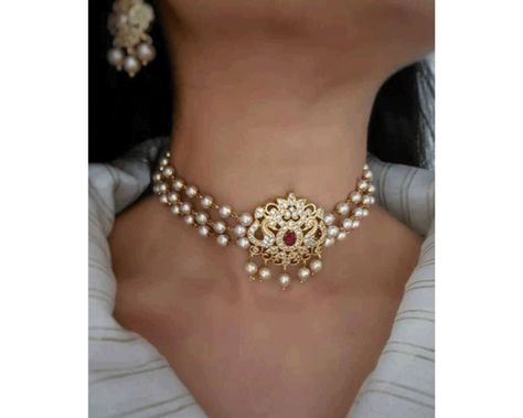 Pearl Choker Necklace Indian, Pearl Necklace Indian Jewelry, Diamond Necklace Indian, Rajputi Jewellery, Indian Choker Necklace, Choker Necklace Designs, Choker Set, Pearl Choker Necklace, Kundan Necklaces