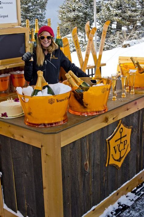 24 Cozy-Chic Ideas to Create the Après Ski Wedding of Your Dreams | Brit + Co Schnee Party, Apres Ski Bar, Ski Bar, Ski Wedding, Veuve Cliquot, Ski Party, Veuve Clicquot Champagne, 2023 Ideas, Aspen Mountain