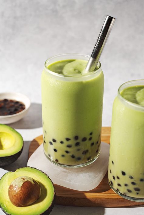 Avocado Shake Recipe, Fruit Tea Boba, Boba Tea Flavors, Aesthetic Bubble Tea, Green Bubble Tea, Boba Tea Aesthetic, Bubble Tea Aesthetic, Fruit Bubble Tea, Avocado Drink