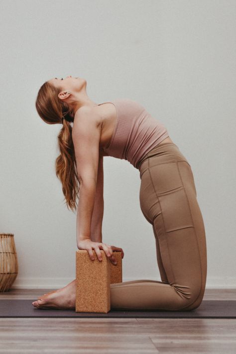 Camel pose yoga asana with yoga blocks Yoga Props Photography, Yoga Props Aesthetic, Yin Yoga With Blocks, Meditation Photoshoot Ideas, Warmup Stretches, Yoga With Props, Athletic Poses, Kettlebell Workouts For Women, Core Workout Gym