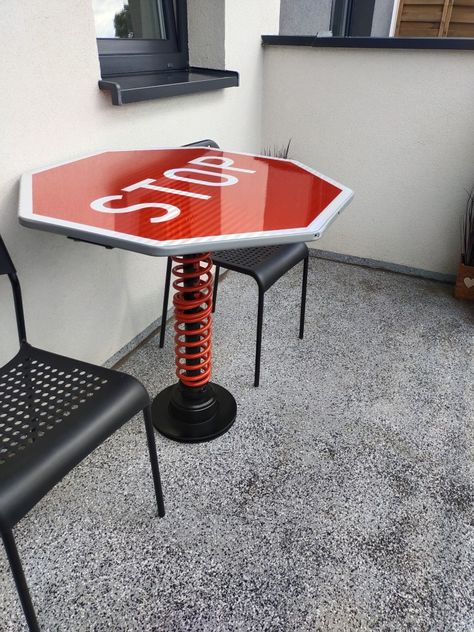 Bar Car Decor Ideas, Stop Sign Table, Stuff To Decorate Your Room, Garage Decorating Ideas, Car Parts Furniture, Bar Deco, Car Table, Car Part Furniture, Automotive Furniture