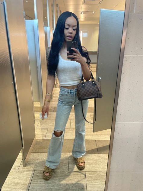 Airport Outfit Sandals, Outfit With Gucci Slides, Gucci Platforms Outfit, Off White Slides Outfit, Outfits With Gucci Platform Slides, Gucci Platform Sandals Outfit Ideas, Gucci Platform Outfit, Gucci Slides Outfit Black Women, Louis Vuitton Slides Outfit