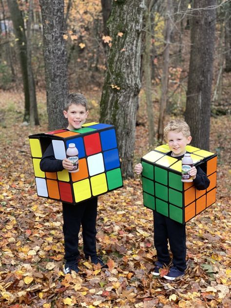 Rubiks cube costume - brother Halloween costume idea Rubiks Cube Costume, Brother Halloween Costumes, Scary Kids Halloween Costumes, Unique Kids Halloween Costume, Funny Kid Halloween Costumes, Halloween Costumes 2014, Kids Halloween Costumes, Cheap Halloween Costumes