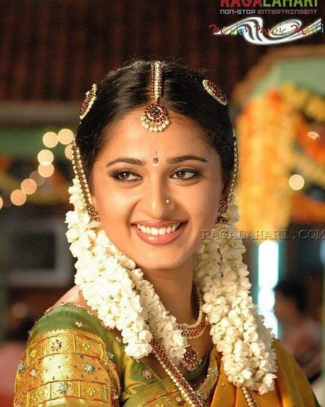 Anushka Photos, Anushka Shetty, Wedding Saree Indian, Smiling Face, Bridal Beauty, Floral Hair, Beautiful Saree, Indian Beauty Saree, India Beauty