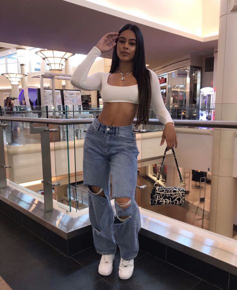 Flor De La Rosa ✨ on Instagram: “I miss the mall 😔 Stay safe & healthy” Pinterest Lifestyle, Vestiti Edgy, Mode Hipster, Baddie Outfit, Haine Diy, Teenage Outfits, Neue Outfits, Tomboy Style Outfits, Stil Inspiration