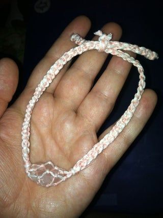 Crystal Necklace Diy, Macrame Stone Necklace, Crystal Bracelets Diy, Making A Bracelet, Rings Wire, Necklace Macrame, Wrapped Rings, Hemp Jewelry, Diy Friendship Bracelets Patterns