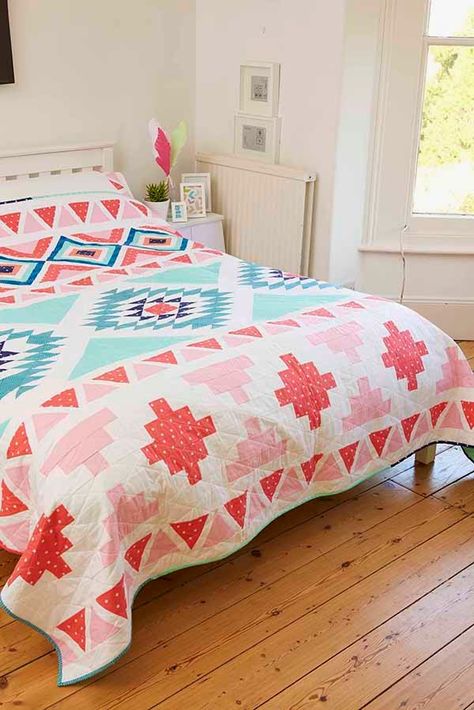 Pretty Little Quilts: Sew Mama Sew Giveaway Day! Aztec Quilt Pattern, Pixel Quilt Pattern, Aztec Quilt, Southwestern Quilts, Native American Quilt, Southwest Quilts, Sew Mama Sew, Mixed Patterns, Quilt Modernen