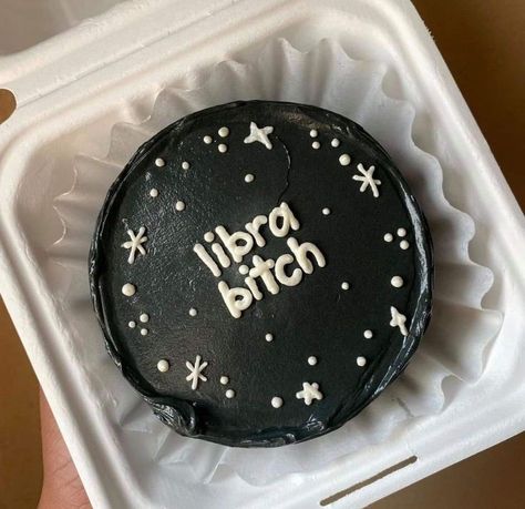 Small Birthday Cakes, Birthday Cake Decorating Ideas, Black Cake, Korean Cake, Funny Birthday Cakes, Mini Cakes Birthday, Cake Decorating Ideas, Simple Birthday, Creative Birthday Cakes