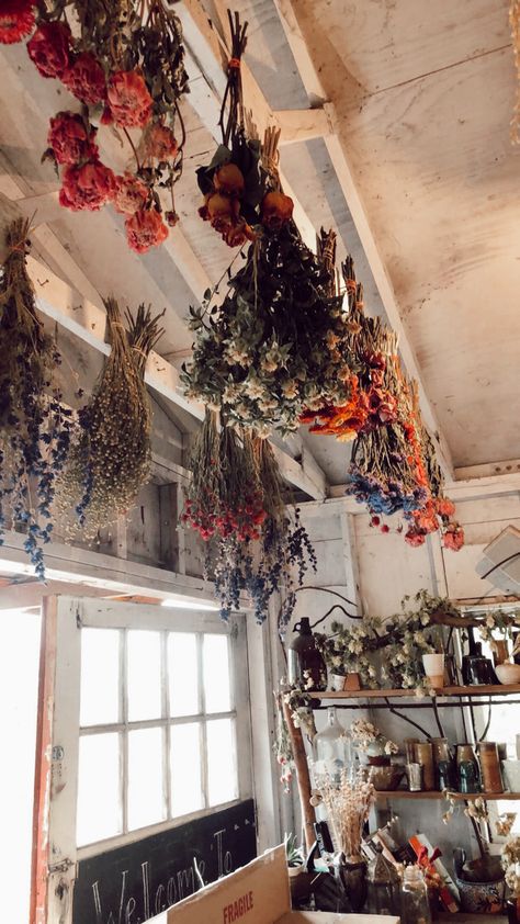 Dried Flowers Kitchen Decor, How To Hang Dried Flowers, Dried Flowers In Kitchen, Dried Flower Display Wall, Hang Drying Flowers, Dried Flowers In Bedroom, How To Hang Dried Flowers On Wall, Hung Dried Flowers, Dried Rose Decoration