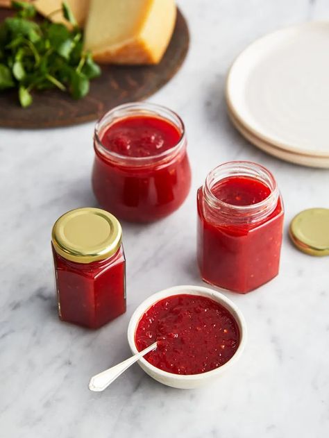 Chilli jam | Jamie Oliver recipes Substitute regular sugar and 1 packet of pectin for the pectin sugar Easy Jam Recipe, Easy Chilli, Easy Strawberry Jam, Easy Jam, Strawberry Jam Recipe, Chilli Jam, Jamie Oliver Recipes, Chilli Recipes, Jam Recipe