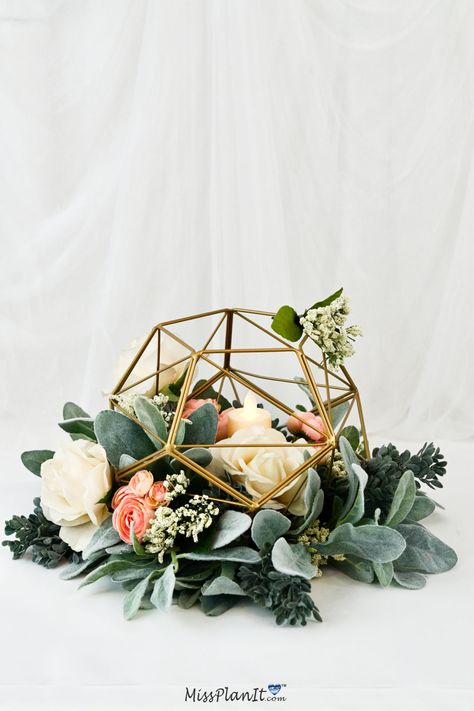 Gold Wedding Centerpieces Diy, Geometric Wedding Centerpieces, Gold Geometric Candle Holder, Rose Gold Centerpiece, Flower Stand Wedding, Gold Wedding Centerpieces, Geometric Centerpiece, Wedding Vase Centerpieces, Terrarium Wedding