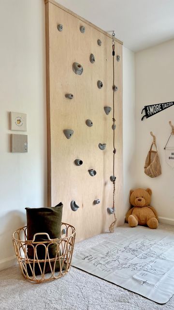 Toddler Climbing Wall, Diy Climbing Wall, Climbing Wall Kids, Home Climbing Wall, Indoor Climbing Wall, Indoor Playroom, Kids Rooms Inspo, Living Room Playroom, Basement Playroom