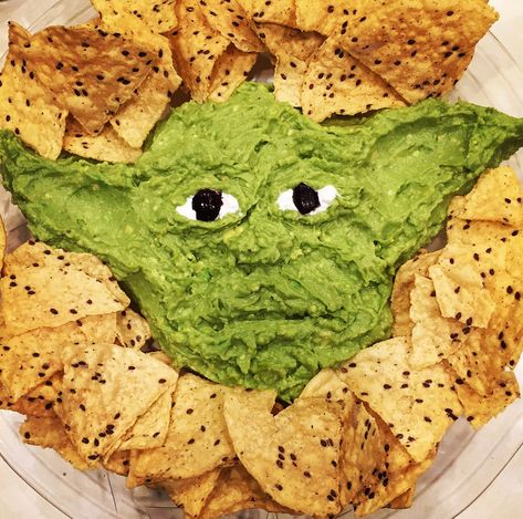 Yoda guacamole = yodamole Star Wars Christmas party hit! Star Wars 5th Birthday Party, Star Wars Birthday Food, Starwars Party Decor, Star Wars Theme Food, Starwars Decoration, Adult Star Wars Birthday Party Ideas, Star Wars Decorations Party, Star Wars Baby Shower Ideas, Chewbacca Party