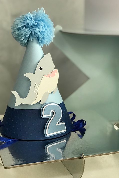 Diy Shark Centerpiece, Shark Party Decor, Shark First Birthday Party, Shark Birthday Party Ideas, Kids Party Decor, Ocean Theme Birthday, Ocean Birthday Party, Shark Themed Birthday Party, Shark Decor