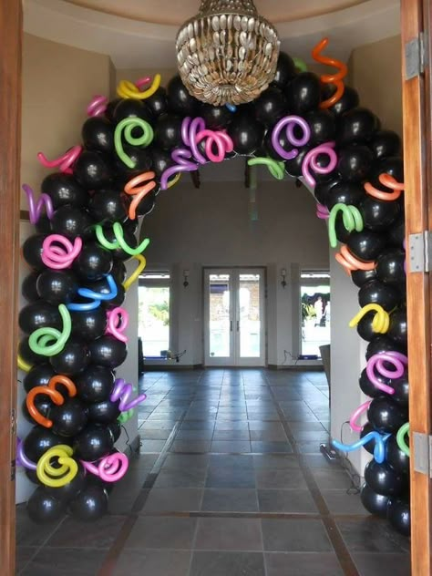 Fancy Dress Party Decorations, 90s Party Entrance, Crazy Party Decorations, 80a Hairstyles, 90s Party Balloons, 90s Theme Balloon Arch, 80s Theme Decor, 80s Party Balloon Arch, 90s Party Balloon Decor