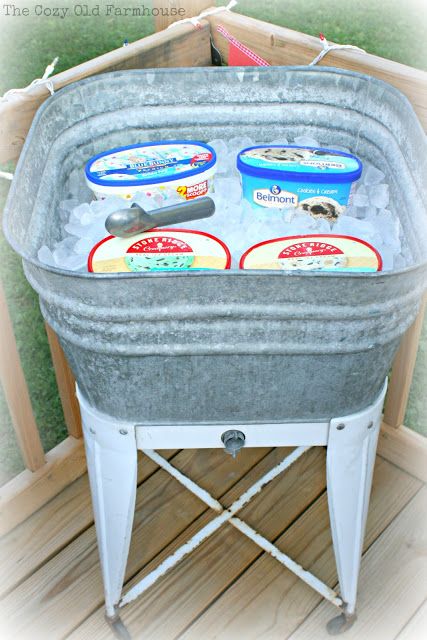 Backyard Party Food, Ice Cream Sundae Bar, Sundae Bar, Ice Cream Bar, Ice Cream Social, Ice Chest, Icecream Bar, Ice Cream Sundae, Backyard Party