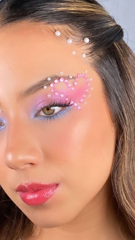 40+ Stunning Eras Tour Makeup Looks to Copy - Boss Babe Chronicles Eras Tour Makeup Lover, Eras Tour Makeup, Taylor Swift Makeup, Taylor Swift Nails, Taylor Swift Costume, Concert Makeup, Concert Hairstyles, Taylor Outfits, Taylor Swift Party