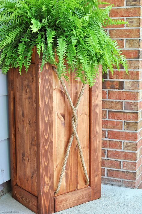 Diy Wood Flower Pots, Wooden Crates Garden, Tall Planter Boxes, Diy Wooden Planters, Ceramic Flooring, Kat Diy, Planter Box Plans, Summer Planter, Front Yards Curb Appeal