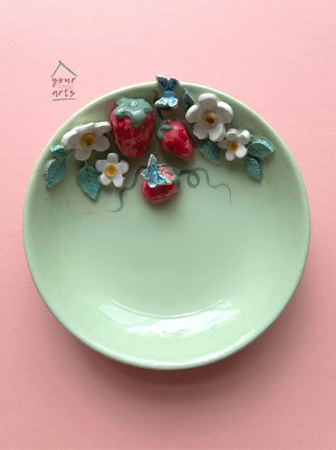 Handmade strawberry and floral round clay trinket dish with blue butterflies.  This floral trinket is unique with hand painted fine details. Perfect for placing any special pieces of jewellery or to have on your desk for stationery. This floral trinket would also made for a unique gift. NOTE : Trinkets are all individually made and measurements may vary by a few millimetres.  Size - 12cm x 12cm Trinkets are not dishwasher safe, clean lightly with a duster or a damp cloth. - All packaging is eco Jewelry Bowl Ceramic, Jewellery Trinket Dish, Clay Flower Dish, Clay Items To Make, Jewelry Dish Pottery, Trinket Dish Ideas, Clay Dish Ideas, Painted Jewelry Dish, Polymer Clay Trinket Dish