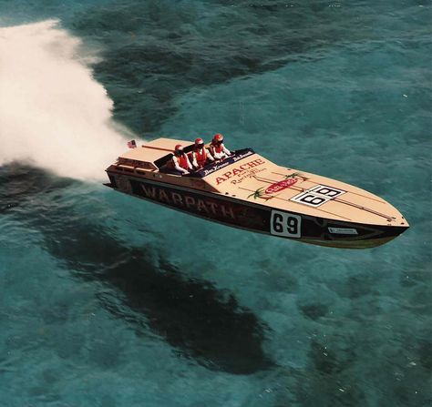 This 41-foot 1984 Apache race boat sold for $401K—here’s why it’s worthy | Hagerty Media Vintage Speed Boat, Offshore Powerboats, Alfresco Designs, Powerboat Racing, Yatch Boat, Offshore Boats, Hydraulic Ram, Boat Racing, Power Boat