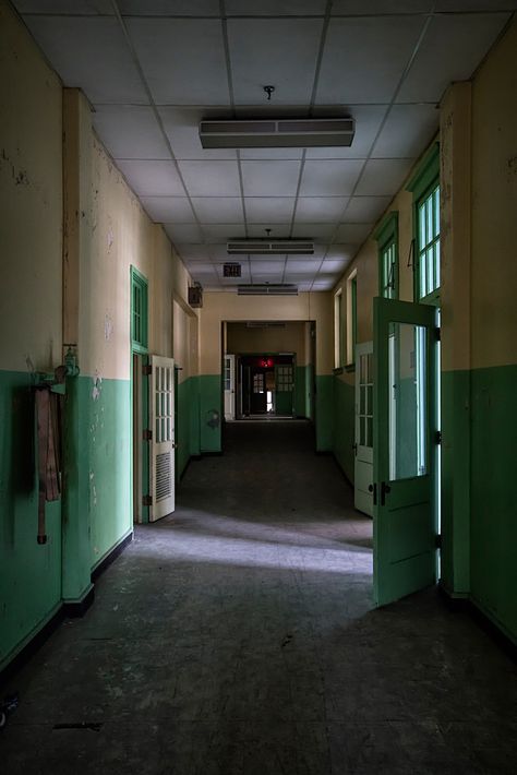 Dismantling the Dream: The Closure of American Public Schools photo - Abandoned America Abandoned School Aesthetic, Public School Aesthetic, Fame Musical, Creepy Hospital, Creepy School, School Hallway Decorations, Abandoned School, School Hall, School Hallways