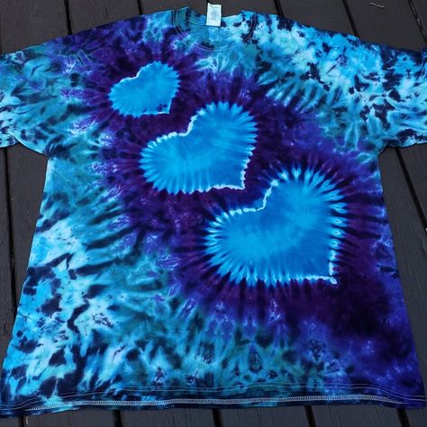 Heart Tye Dye Pattern, Cool Tye Dye Patterns, Tie Dye Patterns Techniques, Heart Tye Dye, Cool Tie Dye Shirts, Tie Dye Ideas, Cool Tie Dye Designs, Star Tie Dye, Cool Tie Dye Patterns