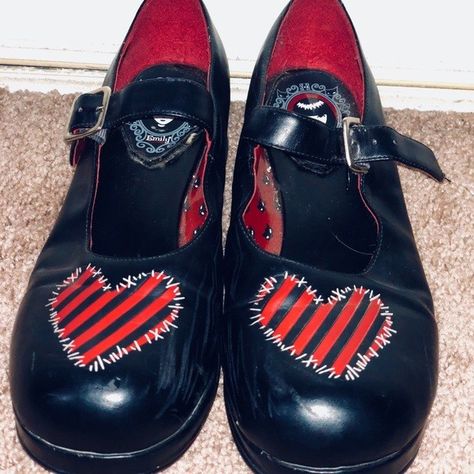 Emily The Strange Aesthetic, Emily The Strange Clothes, Strange Shoes, Scene Shoes, Emily Strange, 2000s Clothing, Emily The Strange, Dr Shoes, Funky Shoes