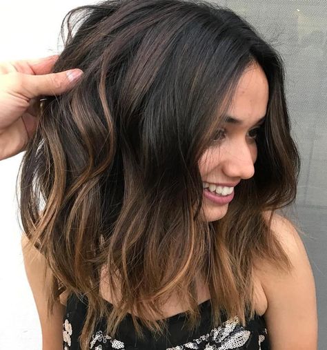 Subtle Caramel Balayage For Brunettes Dark Brown Caramel Balayage, Carmel Balayage, Partial Balayage, Short Brunette Hair, Caramel Balayage, Caramel Hair, Ombré Hair, Hair Balayage, Effortless Hairstyles