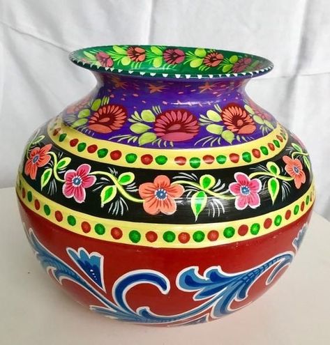 Kalash Painting Design, Matki Painting, Antler Art Drawing, Kalash Design, Hummingbird Art Drawing, Kalash Decoration, Thali Decoration Ideas, Pot Painting, Painted Pots Diy