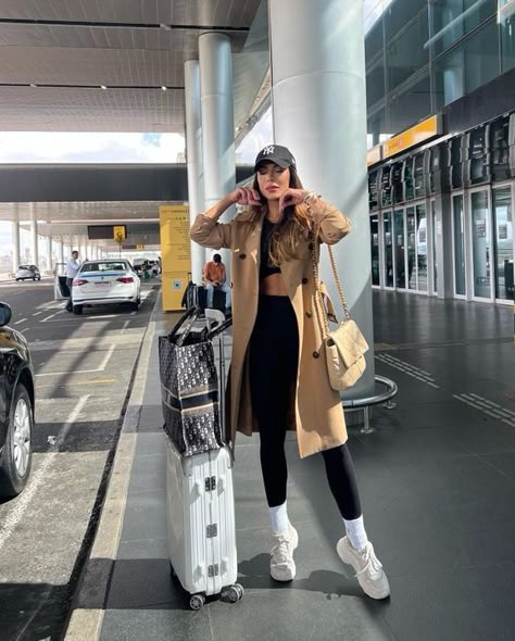 Eurotrip Outfits, Airport Outfit Winter, Madrid Outfits, Look Working Girl, Flight Outfit, Outfits Paris, Airplane Outfits, Dubai Outfits, Outfits New York