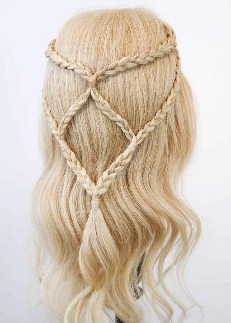 Braided Viking Hairstyle For Beginners - 3 Strand Braid - Half Up Half Down Hairstyle - Everyday Hair inspiration How To Do Viking Braids Hairstyles, Viking Braids On Short Hair, Medieval Fantasy Hairstyles, Witch Hairstyles Halloween With Hat, Easy Viking Hair Women, Medival Hairstyle Long Hair, Ren Faire Hair Short, Easy Viking Hair Short, Fairy Braids Hairstyles