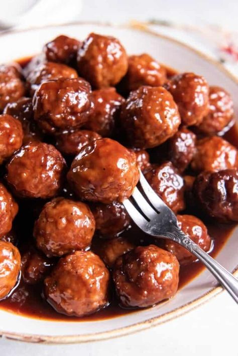 BBQ Grape Jelly Meatballs Bbq Jelly Meatballs, Grape Meatballs, Jelly Meatballs Crockpot, Meatball Appetizer Crockpot, Bbq Grape Jelly Meatballs, Sweet Meatballs, Crockpot Meatballs, Meatball Appetizer Recipe, Jelly Meatballs