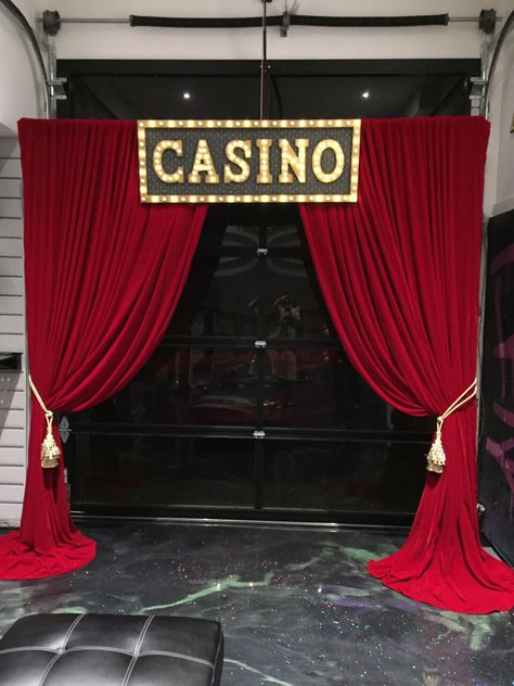 Casino Gala Theme, Casino Sign Diy, Casino Party Ideas Diy, Haunted Casino Party, Casino Nights Theme Party, Las Vegas Backdrop, Casino Royale Decorations, Vegas Theme Decorations, Casino Night Backdrop