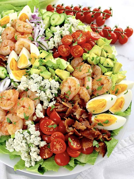 This nutritious Shrimp Cobb Salad is packed with perfectly sautéed shrimp, crispy bacon, and creamy avocado, all tossed in a tangy lemon vinaigrette. Crab Cobb Salad, Shrimp Cobb Salad, Fried Cabbage With Sausage, Baked Chicken Cutlets, Keto Lunch Recipes, Oven Baked Chicken Tenders, Hungry Man, Summer Grill, Easy Keto Recipes For Beginners