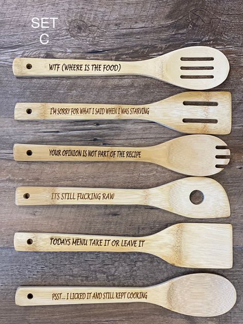 Funny Wooden Spoon Sayings, Wooden Spoon Crafts, Wood Burn Spoons, Kitchen Spoons, Spoon Crafts, Todays Menu, Engraving Ideas, Spoon Gifts, Christmas Gifts To Make