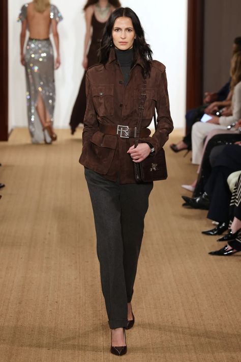 Ralph Lauren Fall 2024 Runway, Fashion Show & Collection Review [PHOTOS] Ralph Lauren Fashion Show, Ralph Lauren Runway, Ralph Lauren Looks, 2024 Runway, Ralph Lauren Fall, Country Fashion Women, Winter Fit, Country Fashion, Show Collection