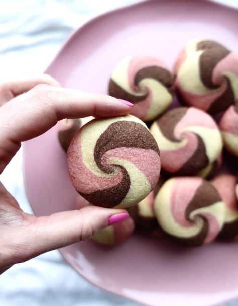 Neopolitan Swirl Cookies, Neapolitan Swirl Cookies, Flat Cookies Recipe, Italian Xmas Cookies, Redvelvet Cookies Recipe, Best Cut Out Cookie Recipe, Fancy Christmas Cookies Recipes, Different Kinds Of Cookies, Cookie Sandwich Ideas