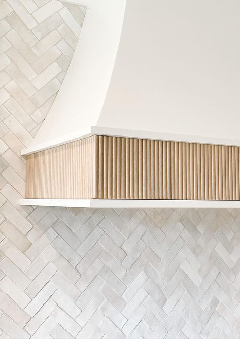 Range Hoods For 8 Foot Ceilings, Reeded Kitchen Hood, Range Vent Hood Ideas, Kitchen Hood Ideas, Kitchen Hood Design, Stove Hood, Accessible Kitchen, Hamptons Kitchen, Easter Kitchen